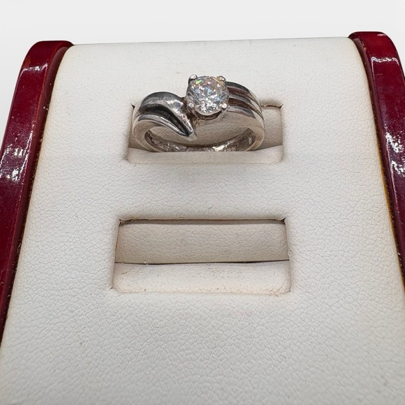 Chevron Sterling Ring Size Seven - 925 Sterling Silver w/ Glowing Yellow Stone - Picture 3 of 11